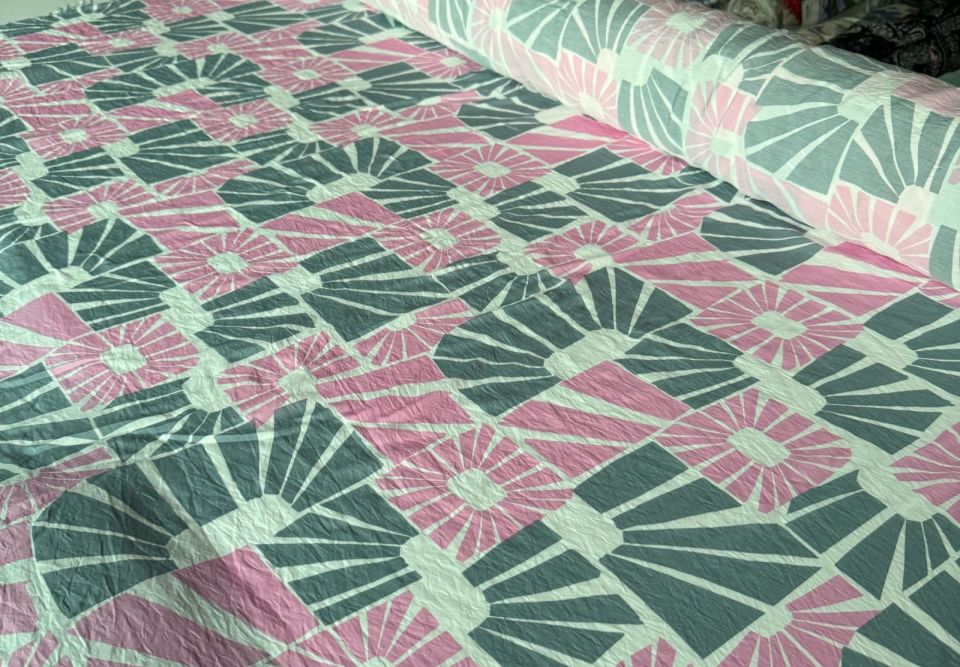 Ayrobin Kumaş (Tensel/Modal Kumaş) Geometrik Çiçek Desen Toz Pembe Renk