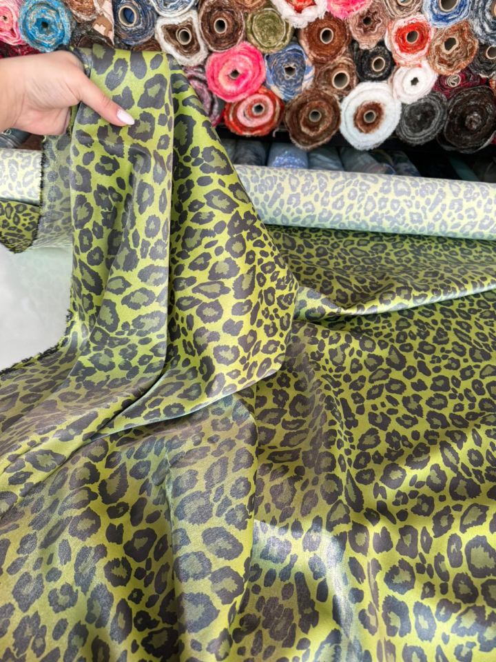Pamuk Saten Kumaş Floş Saten Leopar Desenli Yeşil Renk