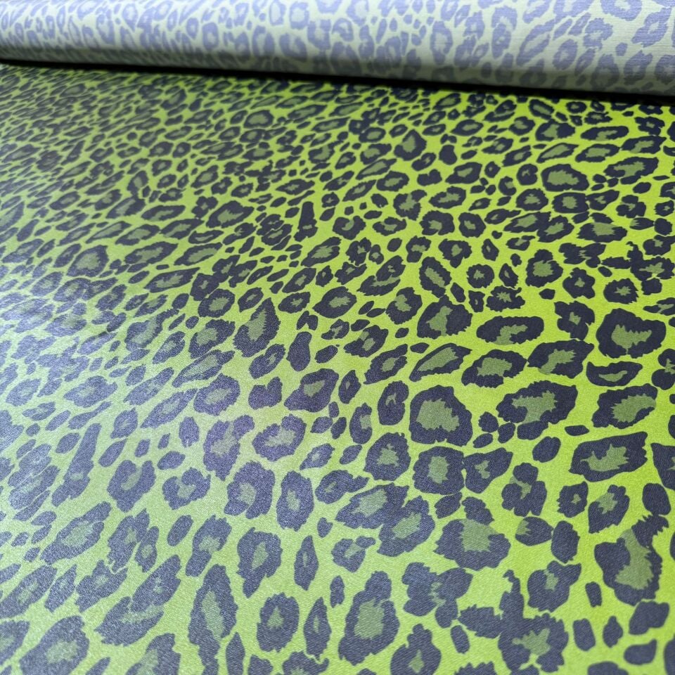 Floş Saten Kumaş Parlak Işıltılı Çift En Leopar Desenli Yeşil