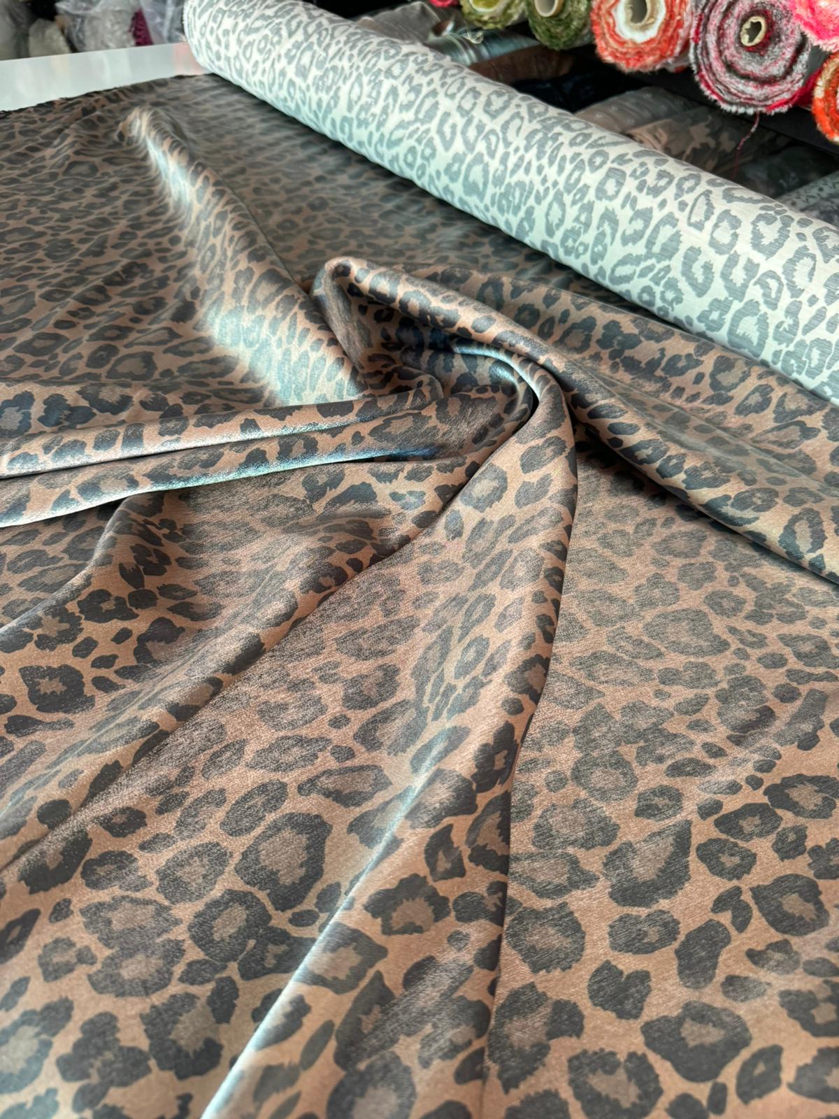Pamuk Saten Kumaş Floş Saten Leopar Desenli Kahverengi Renk
