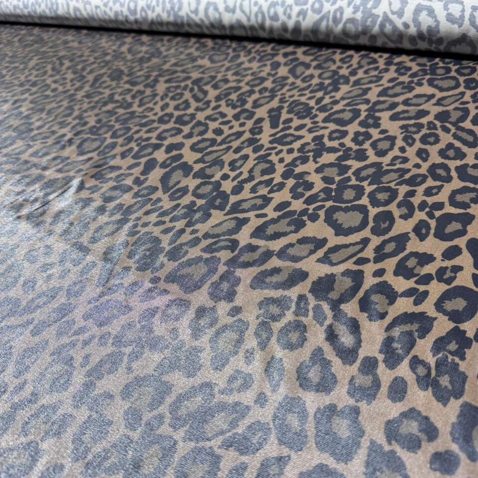 Floş Saten Kumaş Parlak Işıltılı Çift En Kahverengi Leopar Desenli