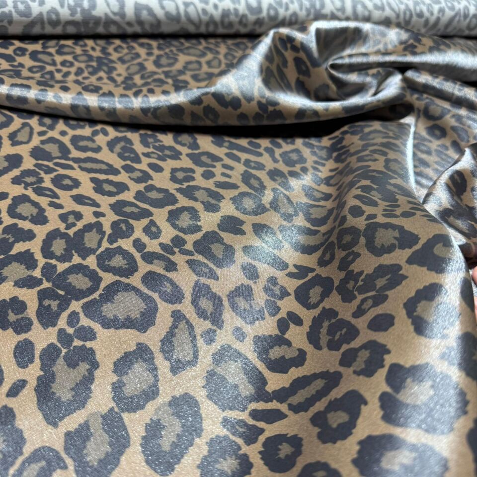 Floş Saten Kumaş Parlak Işıltılı Çift En Kahverengi Leopar Desenli