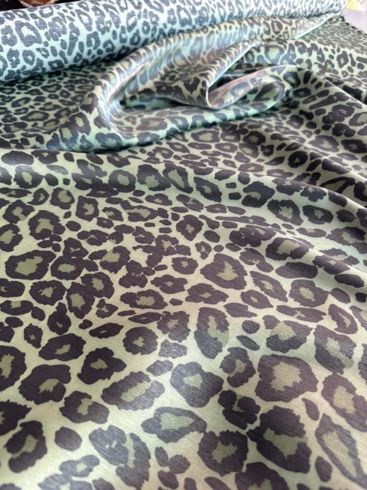 Pamuk Saten Kumaş Floş Saten Leopar Desenli Zümrüt Yeşili Renk