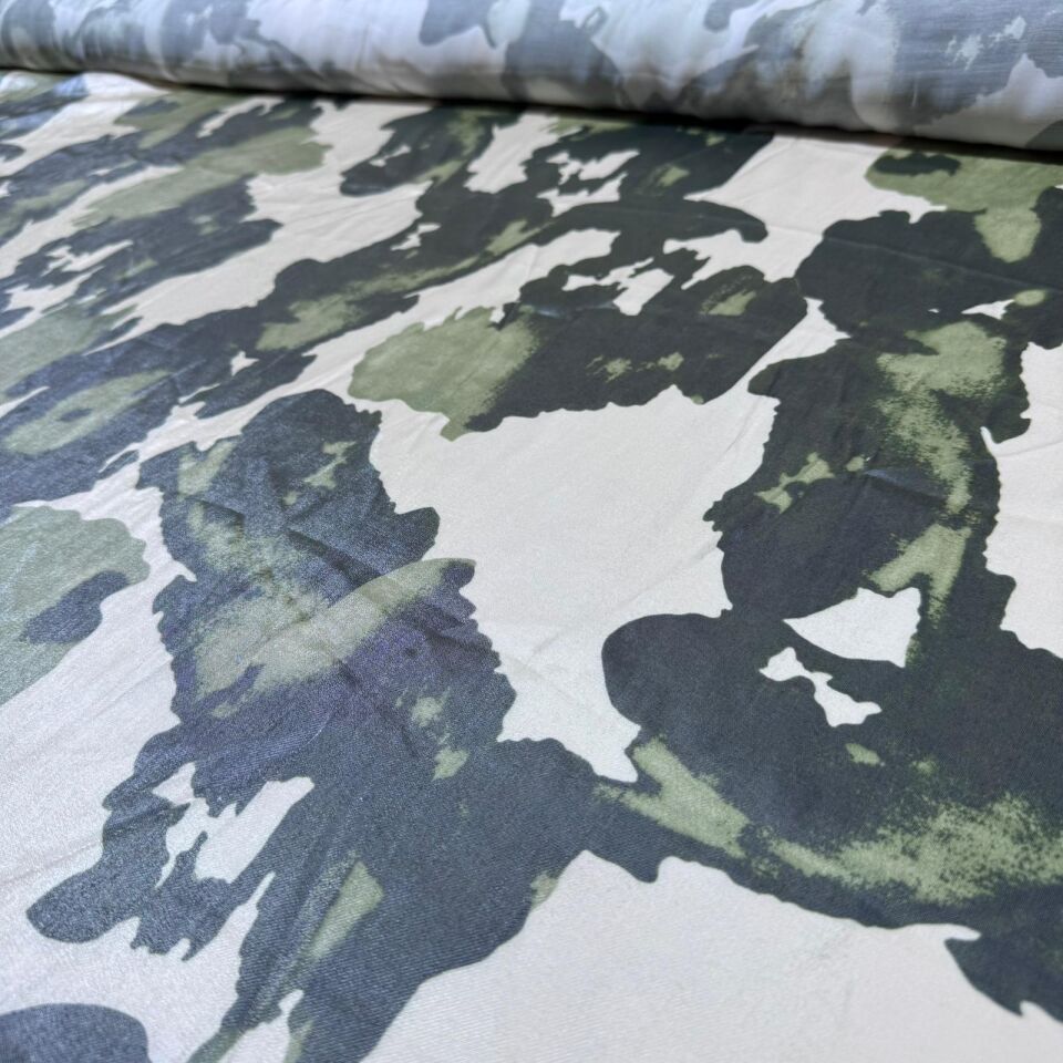 Floş Saten Kumaş Parlak Işıltılı Çift En Batik Desenli Yeşil