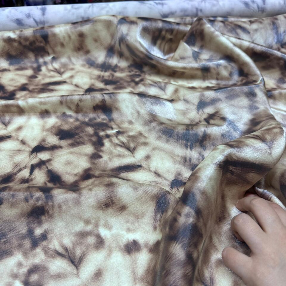 Floş Saten Kumaş Parlak Işıltılı Çift En Vizon Desenli