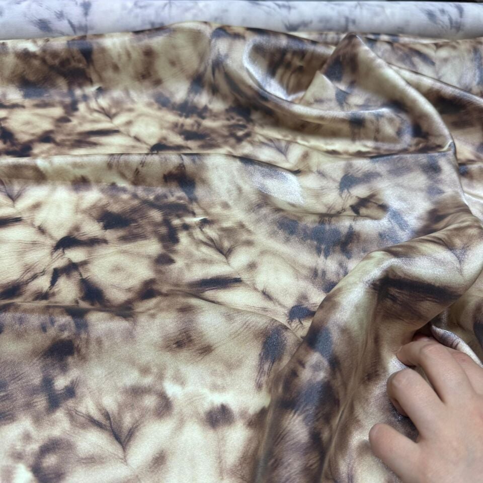 Floş Saten Kumaş Parlak Işıltılı Çift En Vizon Desenli