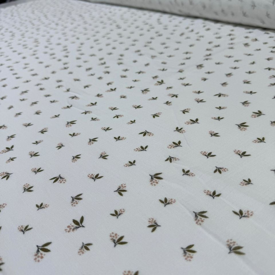 Organik Çift Kat Müslin Kumaş Minik Çiçek Desenli %100 Pamuk