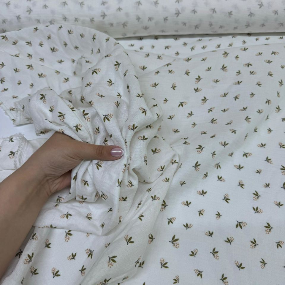 Organik Çift Kat Müslin Kumaş Minik Çiçek Desenli %100 Pamuk