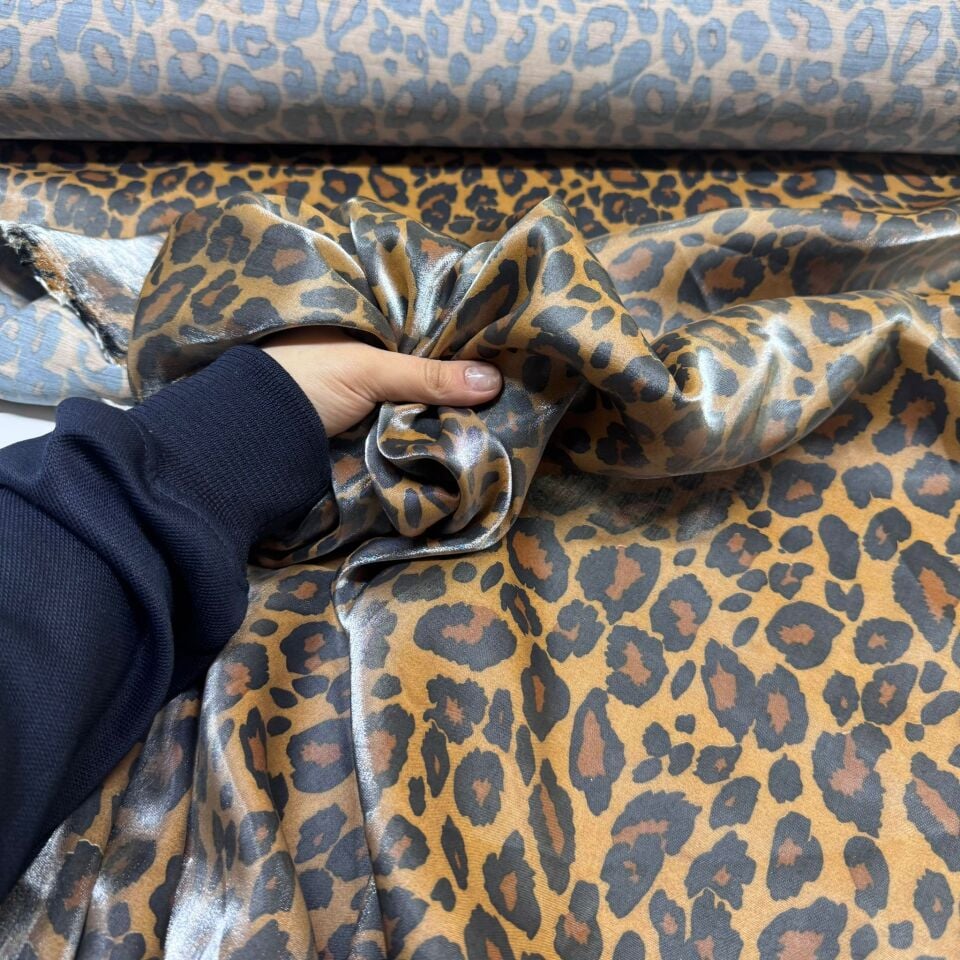 Floş Saten Kumaş Parlak Işıltılı Çift En Kahverengi Leopar