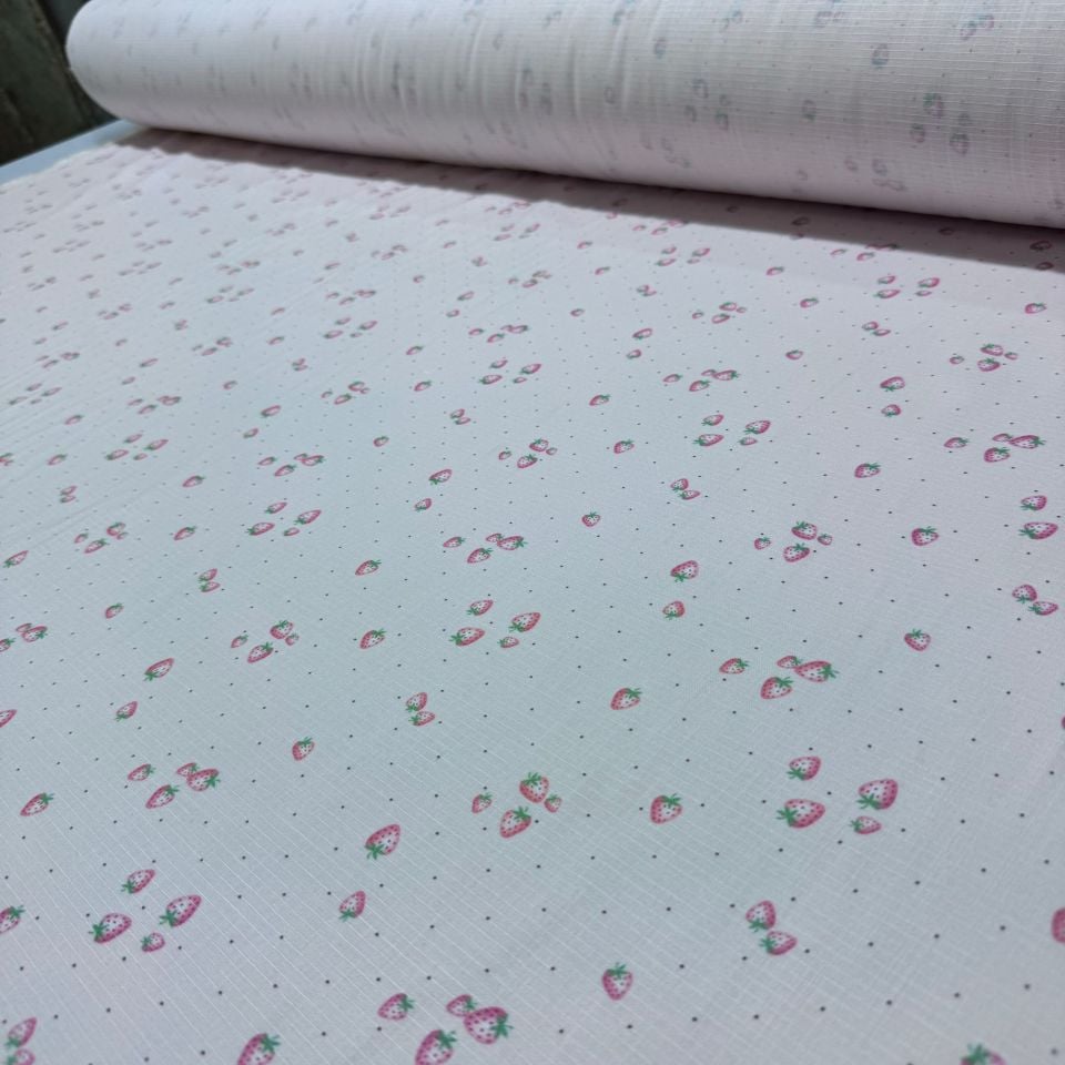 Pamuk Flam Keten Kumaş Pembe Renk Çilek Desenli Çift En