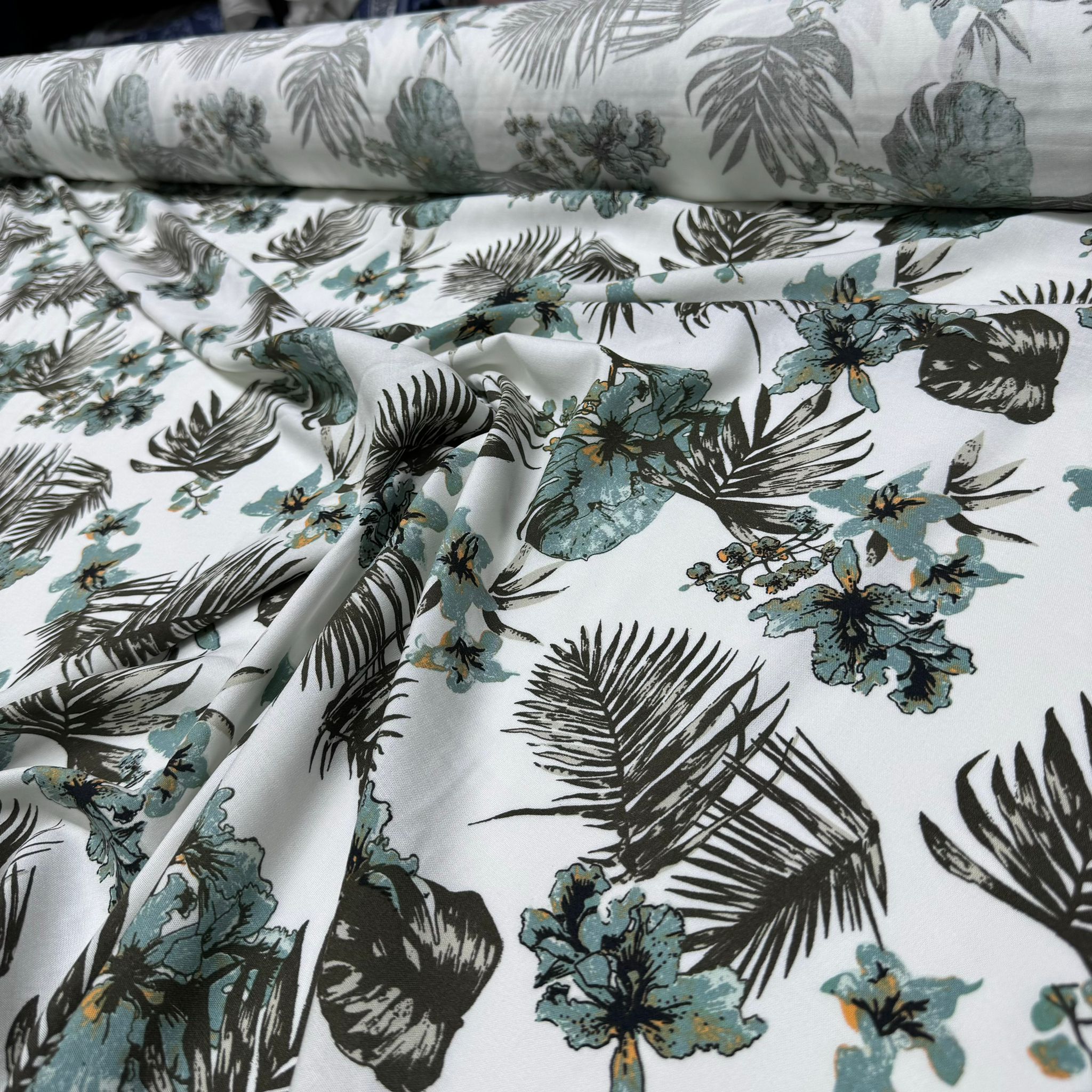 İthal Viskon Kumaş %100 Pamuk Su Yeşili Renk Çiçek ve Yaprak Desen