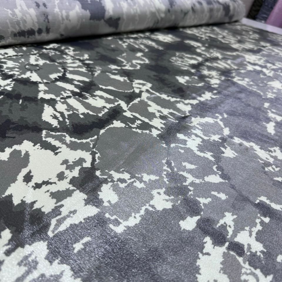 Floş Saten Kumaş Parlak Işıltılı Çift En Etnik Desenli Antrasit