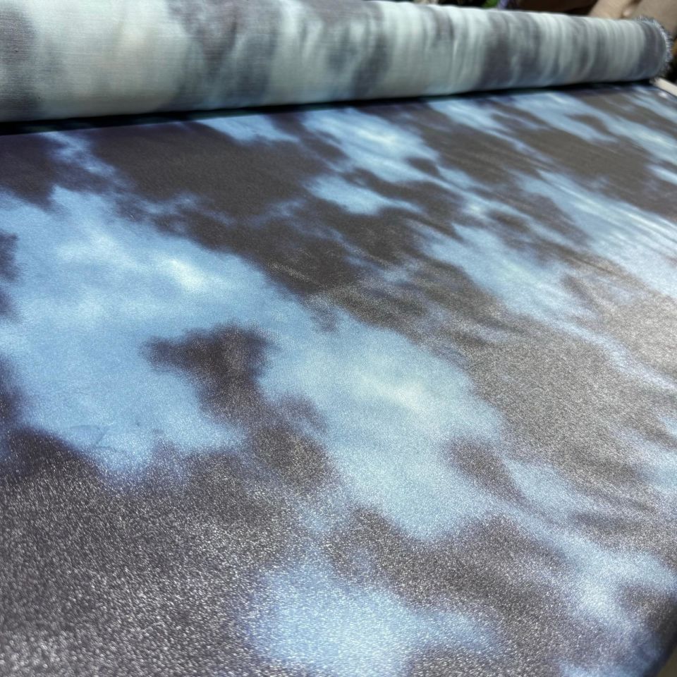 Floş Saten Kumaş Floş Saten Batik Desenli Lacivert Siyah Parlak Işıltılı