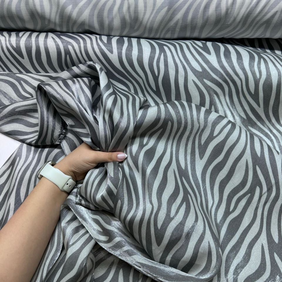 Floş Saten Kumaş Parlak Işıltılı Çift En Gri Zebra Desenli