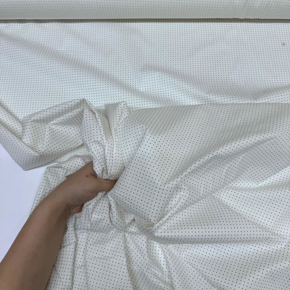 Poplin Kumaş Çift En Minik Desenli Beyaz Zemin
