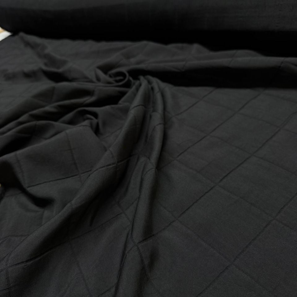 Kapitone Kumaş Siyah Renk Çift En Pamuk Dokuma Büyük Kareli