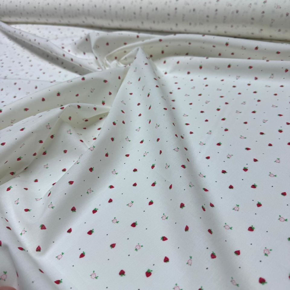 Poplin Kumaş %100 Pamuk Minik Çilek Desenli Çift En