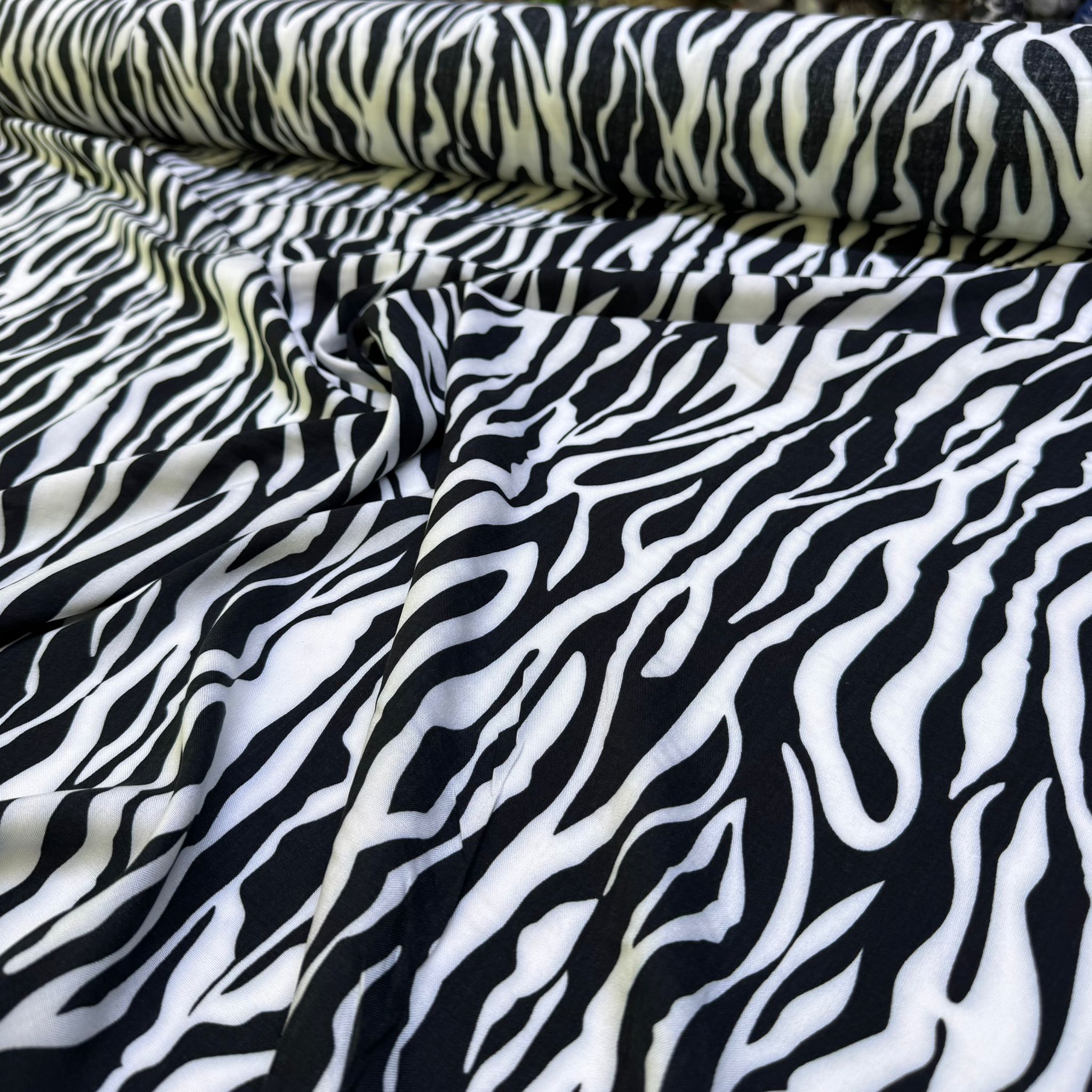 İthal Viskon Kumaş %100 Pamuk Çift En Siyah Beyaz Zebra Desenli