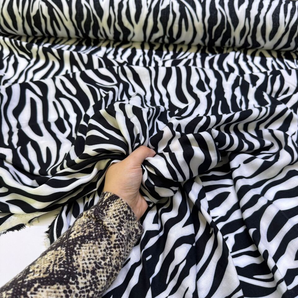 İthal Viskon Kumaş %100 Pamuk Çift En Siyah Beyaz Zebra Desenli