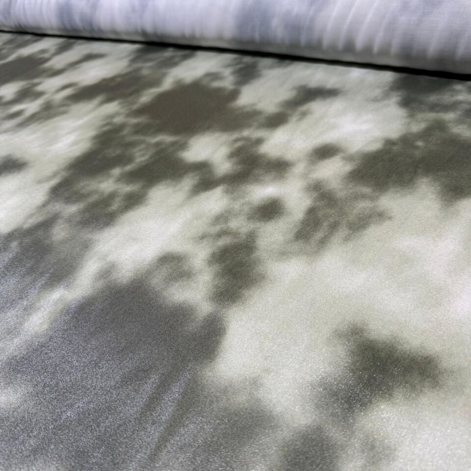 Floş Saten Kumaş Parlak Işıltılı Çift En Batik Desenli Yeşil